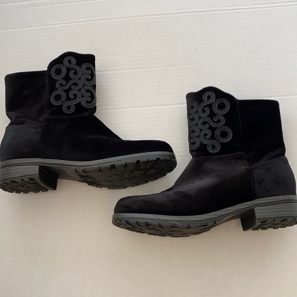 Xoxo black velvet boots bootie shoes